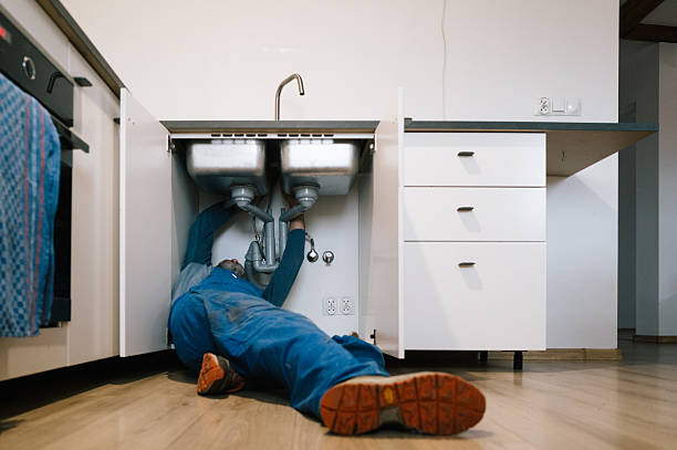 Professional Emergency Plumber technician working in Knox, IN